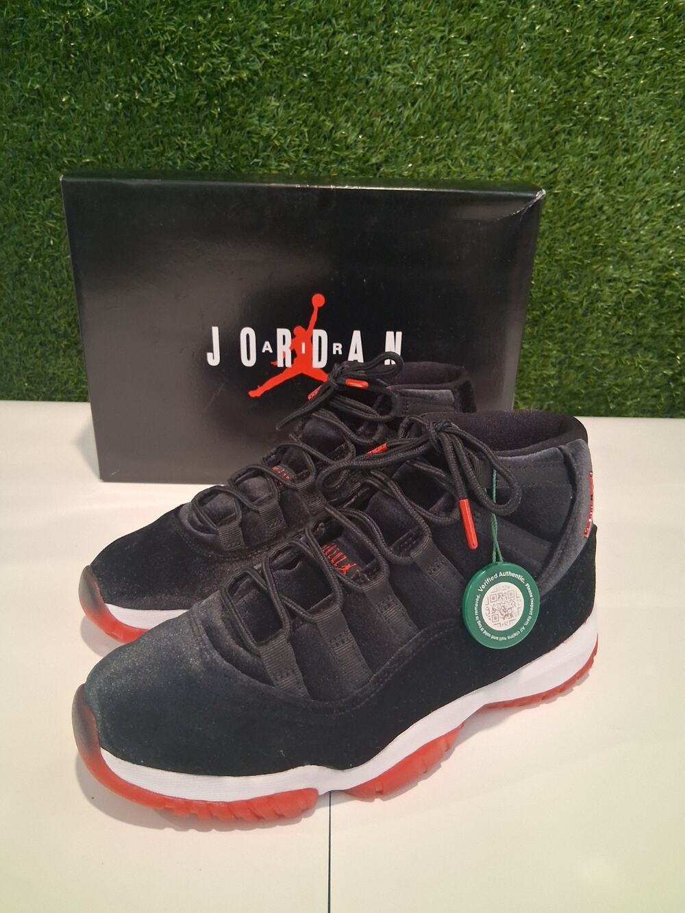 Air Jordan 11 Retro Bred Velvet Black Red